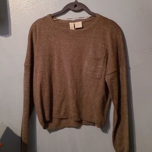 Cropped light sweatshirt